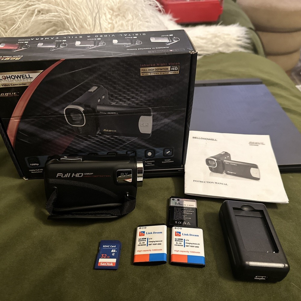Bell & Howell Rogue DNV6HD Night Vision 1080p 20MP Camcorder Black Bundle